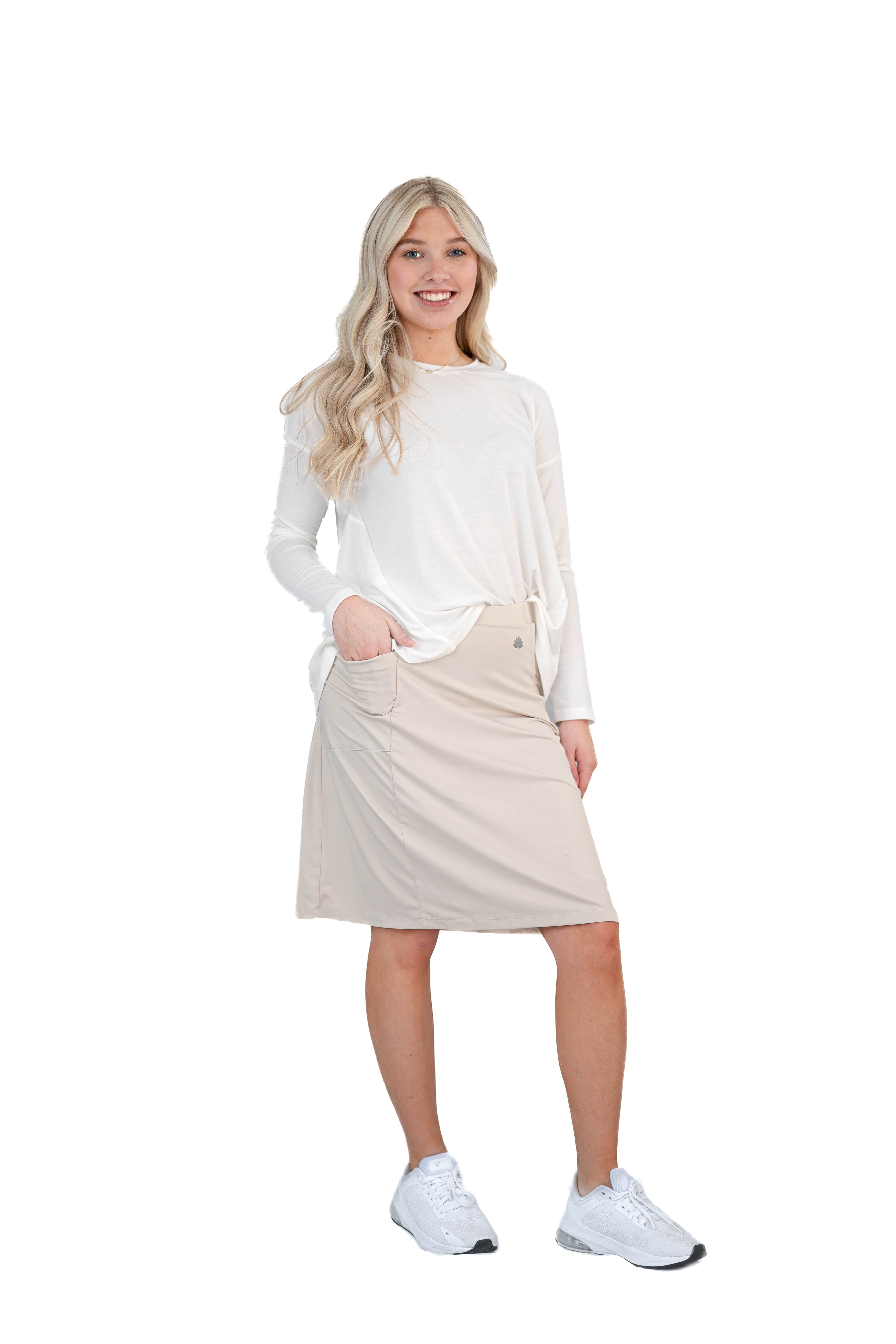 Snoga Athletics Fit Snoga Skort 22-inch in Moonbeam color, featuring a comfortable athletic design with built-in shorts.