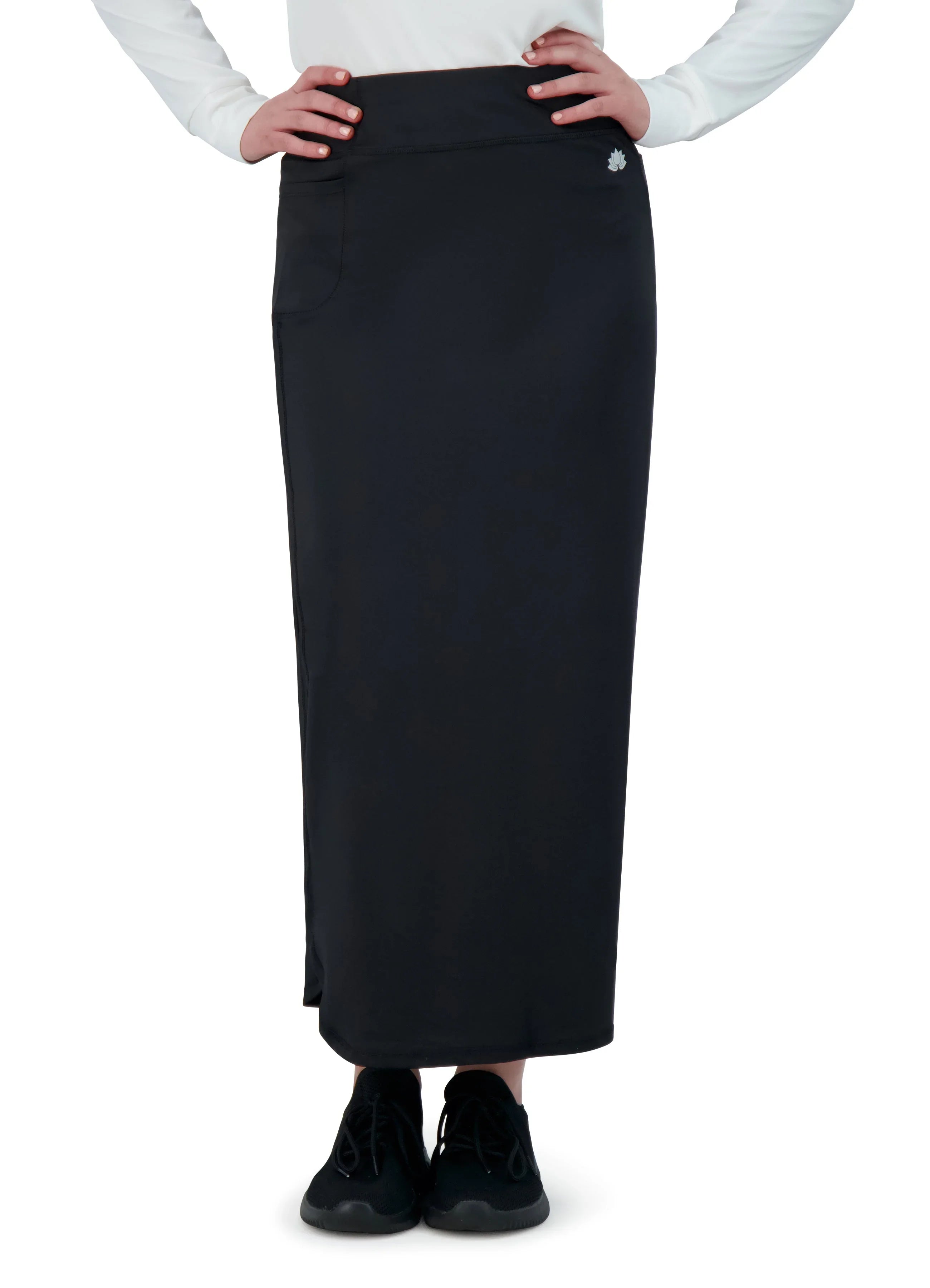 Snoga Athletics black maxi active skirt with side pocket, modest workout skirt