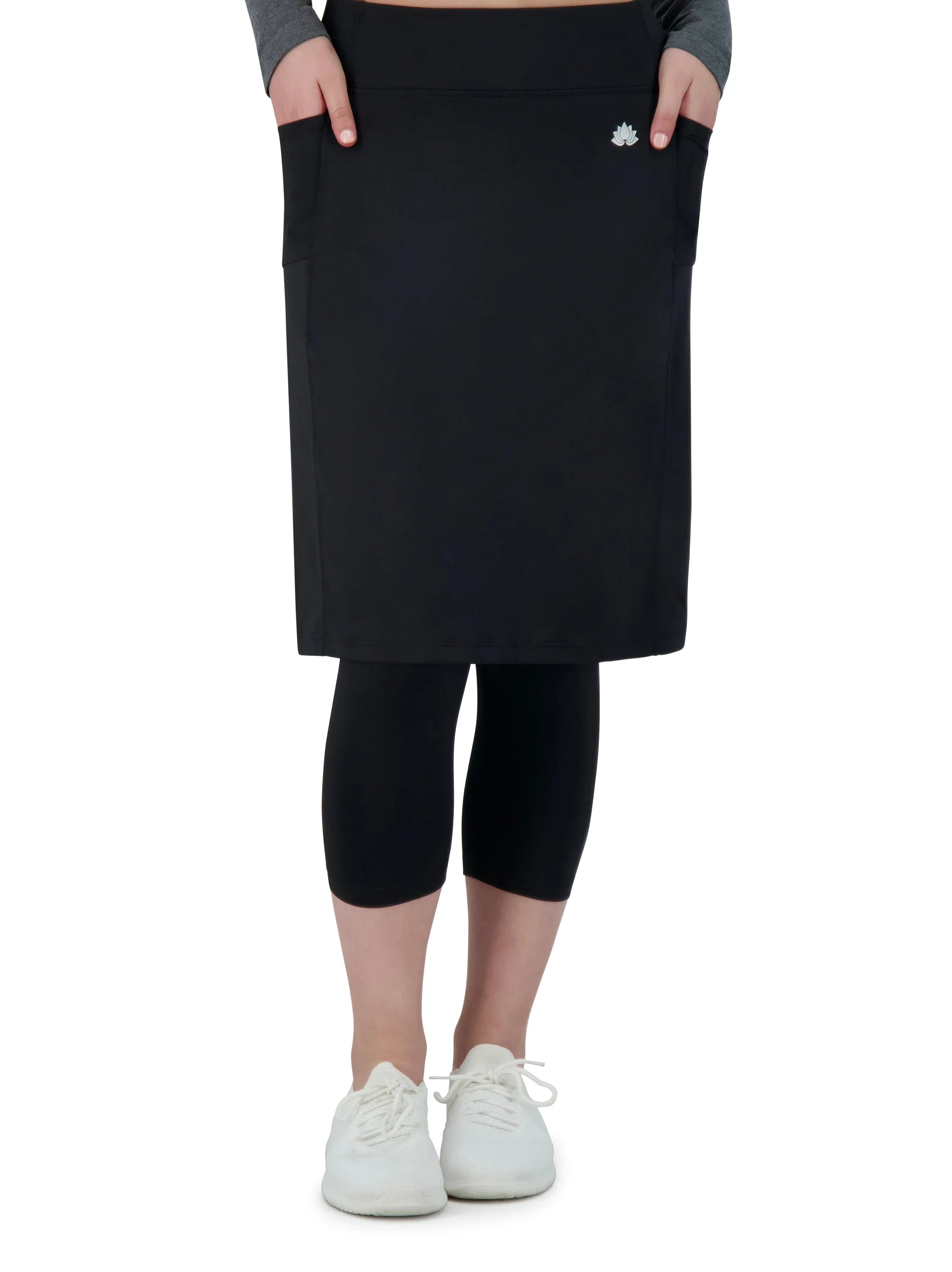 Woman wearing Snoga Athletics black modest skirted leggings with double pockets