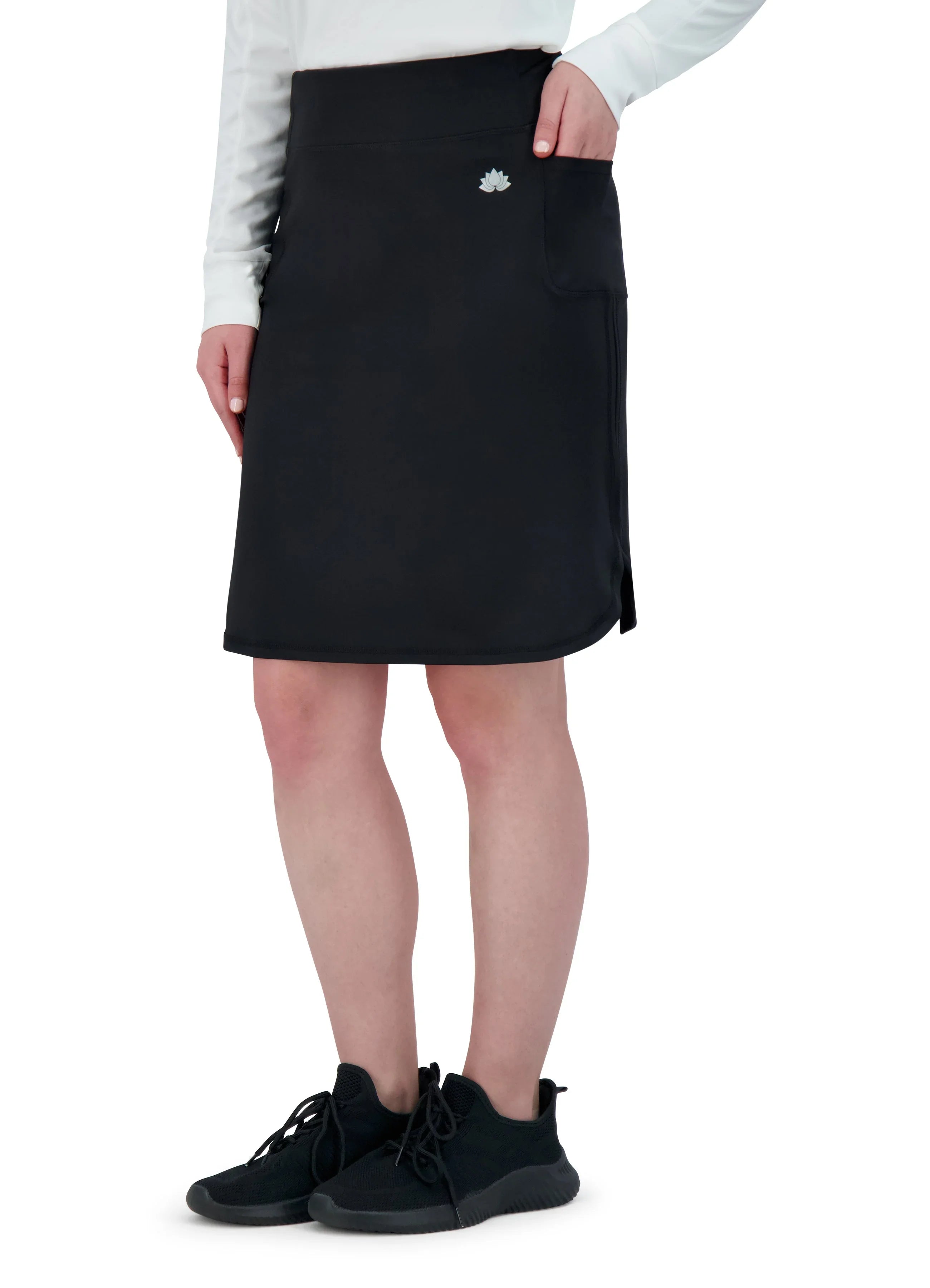 Snoga Athletics black sport pocket skirt with side pocket, worn by woman, activewear style