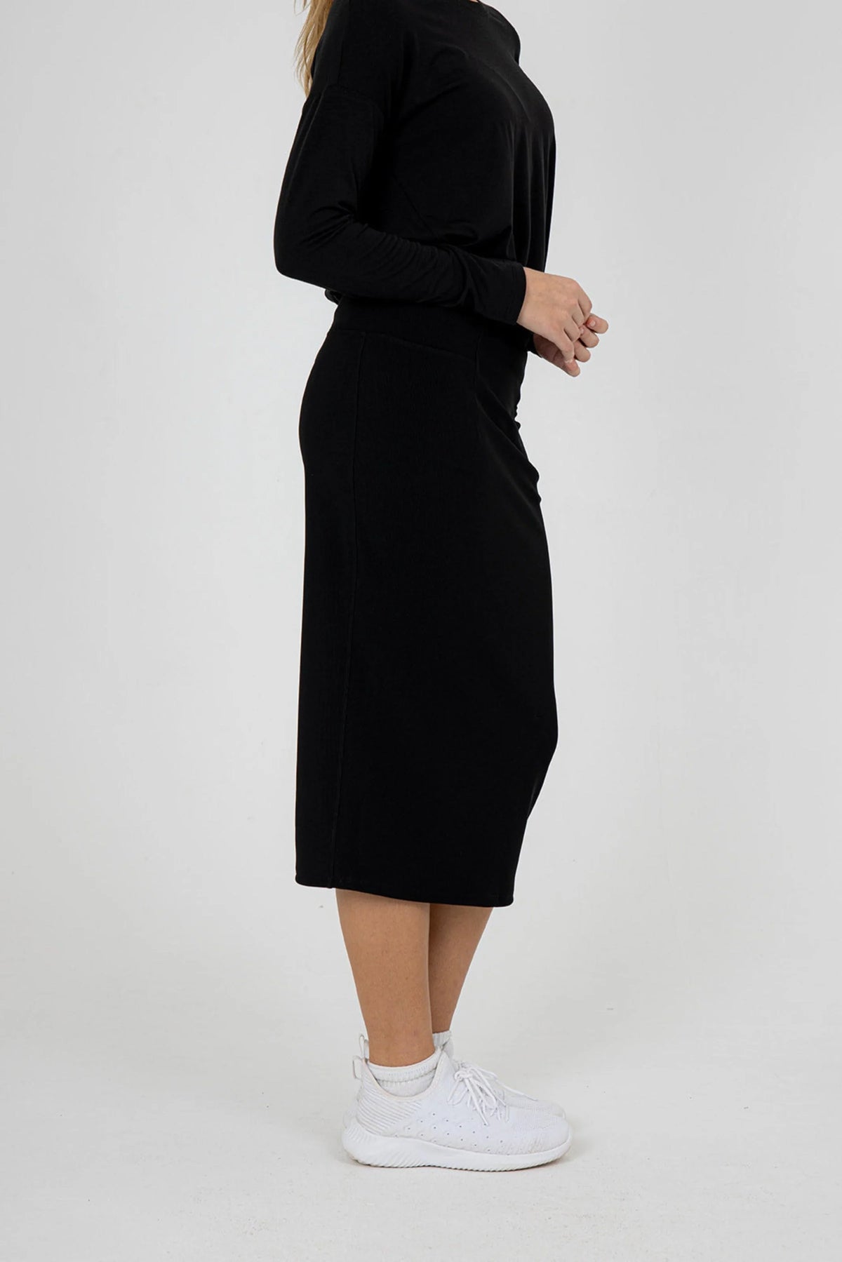 Woman wearing Snoga Athletics black modest athletic skirt and long sleeve top